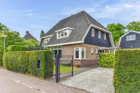 Twee-onder-één-kap te koop: Akkerweg 2, Omloop Laren (Nh)