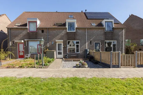 Tussenwoning te koop: Akkerwinde 37, Duinterpen Sneek