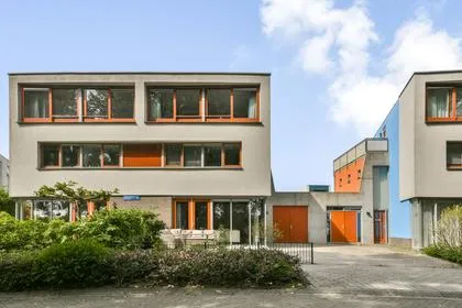 Tussenwoning te koop: Albaststraat 3, Regenboogbuurt West Almere