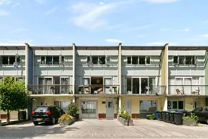Tussenwoning te koop: Albaststraat 45, Regenboogbuurt West Almere