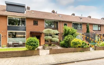 Terraced house for sale: Alberdingk Thijmlaan 39, Stadsdennen Noord Harderwijk