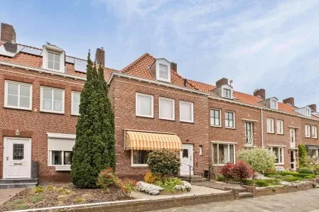 Tussenwoning te koop: Alberdingk Thijmstraat 20, Hazenkamp Venlo