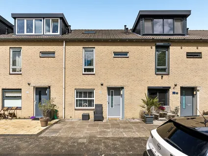 Tussenwoning te koop: Albert Helmanhof 59, Literatuurwijk Midden-oost Almere