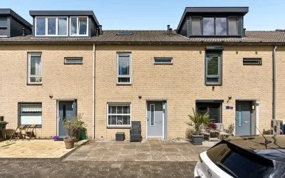 Terraced house for sale: Albert Helmanhof 59, Literatuurwijk Midden-oost Almere
