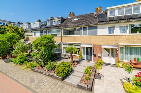 Tussenwoning te koop: Albert Loethoelistraat 7, Ruimzicht West Diemen