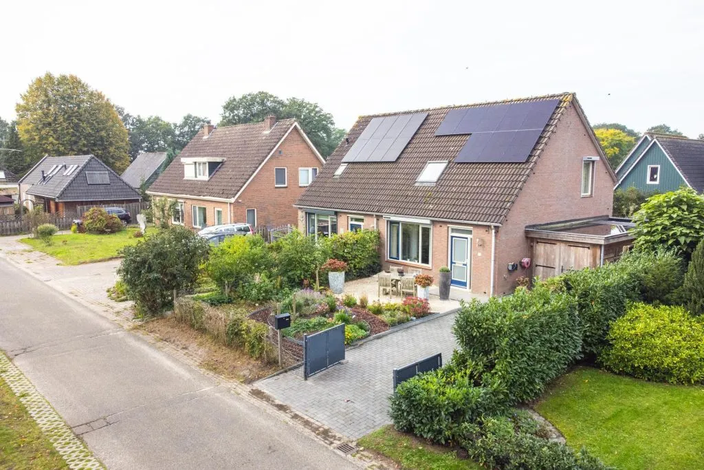 Twee-onder-één-kap te koop: Albert Oostingweg 3A, Wezuperbrug