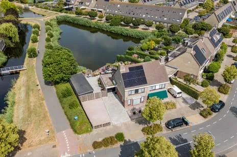 Hoekwoning te koop: Albert Schweitzerlaan 48, Out Jaar Hellevoetsluis