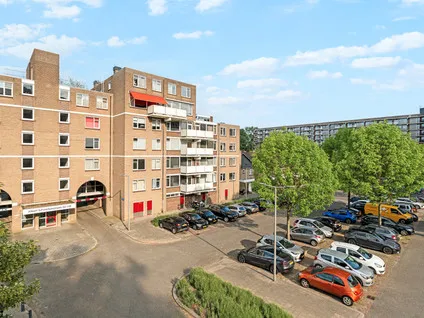 Appartement te koop: Albert Schweitzerplaats 132, Ommoord Rotterdam