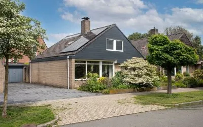 Twee-onder-één-kap te koop: Albert van der Meerstraat 42, Woolder Es Hengelo