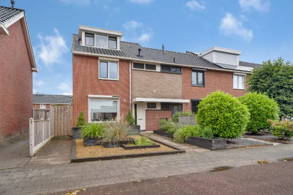 Hoekwoning te koop: Albert Verweystraat 30, De Blokken Nijverdal