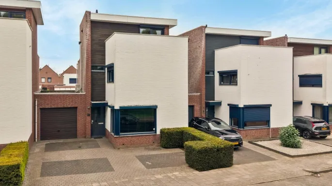 Tussenwoning te koop: Albert Cuypstraat 3A, Meezenbroek Heerlen