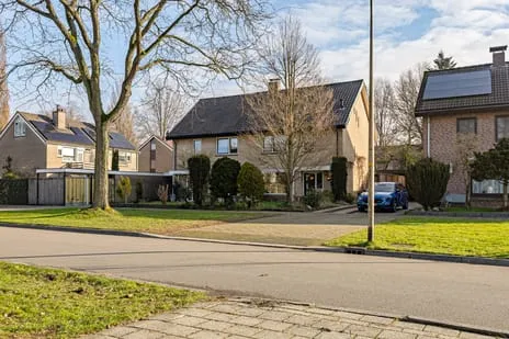 Twee-onder-één-kap te koop: Albert Schweitzerstraat 28, Woolder Es Hengelo