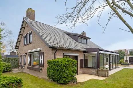 Twee-onder-één-kap te koop: Albert Servaesstraat 2, Meerdijk Waalwijk