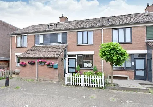 Terraced house for sale: Alblas 20, Huizermaat Noord Huizen