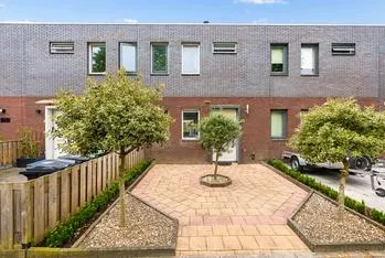 Tussenwoning te koop: Albrecht Dürerweg 34, Tussen de Vaarten Z.- Zuidoost Almere