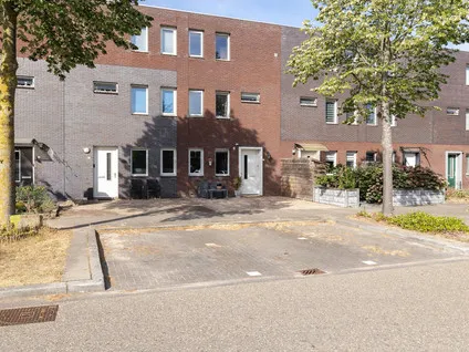 Terraced house for sale: Albrecht Dürerweg 92, Tussen de Vaarten Z.- Zuidoost Almere