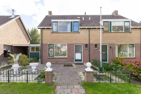 Tussenwoning te koop: Albrecht van Beierenstraat 27, Tussen Dieringer en Radboud Hoogwoud