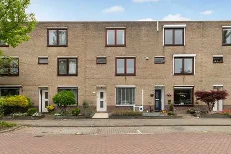 Tussenwoning te koop: Aletta Jacobs-erf 458, Aletta Jacobs-erf en omgeving Dordrecht