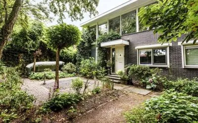 Twee-onder-één-kap te koop: Aletta Jacobskade 204, Vaart Noord Vlaardingen