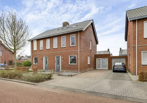 Tussenwoning te koop: Aletta Jacobsstraat 26, Leuken Weert