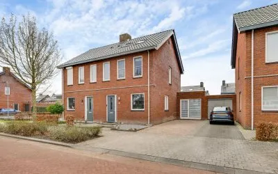 Tussenwoning te koop: Aletta Jacobsstraat 26, Leuken Weert