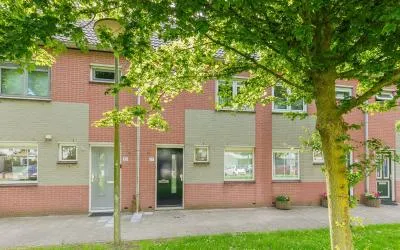 Tussenwoning te koop: Aletta Jacobsstraat 37, Weidbuurt Velserbroek