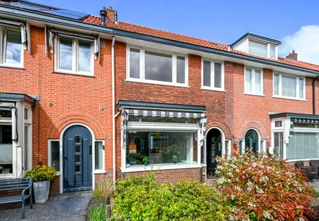 Tussenwoning te koop: Alexander Bellstraat 69, Natuurkundigenbuurt Ijmuiden