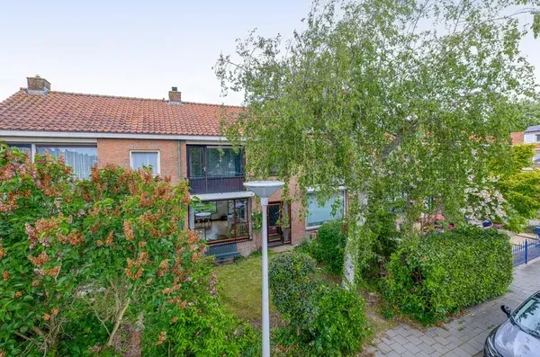 Tussenwoning te koop: Alexander Verhuellstraat 141, Rugge Brielle
