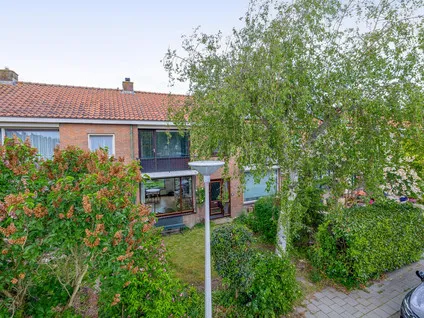 Tussenwoning te koop: Alexander Verhuellstraat 141, Rugge Brielle