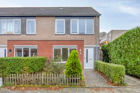 Hoekwoning te koop: Alexander Adamskistraat 2, Starrenburg Voorschoten