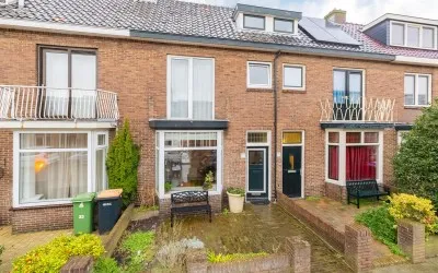 Tussenwoning te koop: Alexander Bellstraat 35, Natuurkundigenbuurt Ijmuiden