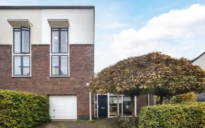 Twee-onder-één-kap te koop: Alexander Voormolenstraat 10, Steinvoorde Deventer