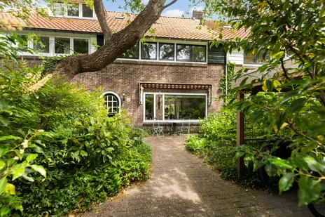 Tussenwoning te koop: Alexanderlaan 42, Arenaparkkwartier Hilversum