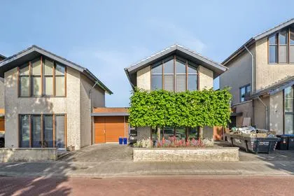 Tussenwoning te koop: Alfred Smithlaan 11, Verspreide huizen Hoeven Zaltbommel