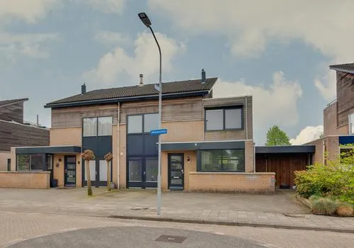 Tussenwoning te koop: Alkmesschen 26, De Messchen Assen