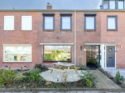 Tussenwoning te koop: Almarestraat 16, Broerswetering Bunschoten-Spakenburg