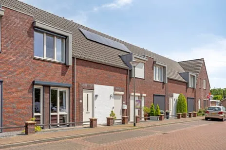 Tussenwoning te koop: Aloysiusplein 49, Geffen Geffen