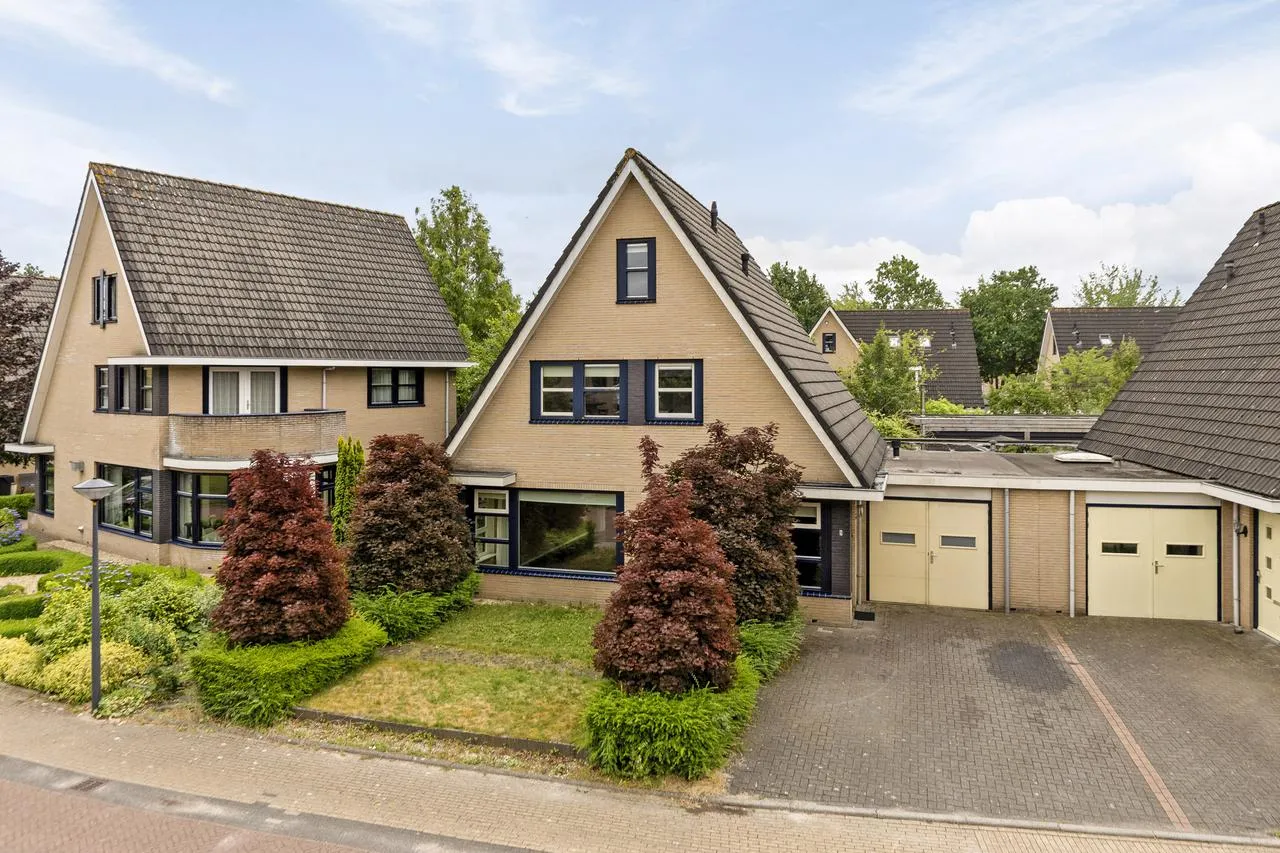 Twee-onder-één-kap te koop: Aloysiusstraat 9, Wolvega