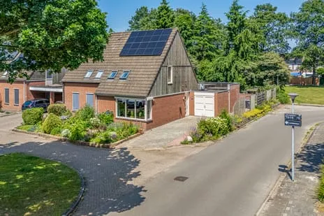Corner house for sale: Alpenkraai 1, Rietlanden Emmen