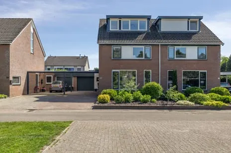 Twee-onder-één-kap te koop: Alpenkraai 27, Rietlanden Emmen