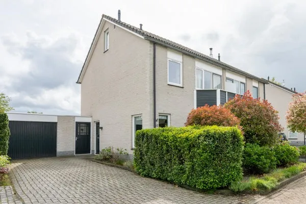 Tussenwoning te koop: Alpenkraai 51, Rietlanden Emmen