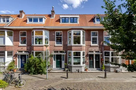 Terraced house for sale: Amalia van Solmsstraat 15, Nassaukwartier Schiedam