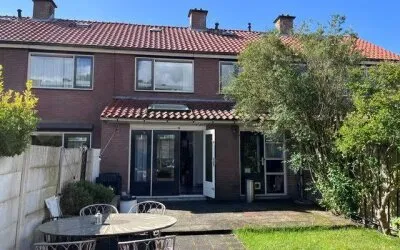 Tussenwoning te koop: Amalia van Solmsstraat 53, Pr. Bernhardstraat en omgeving Dordrecht