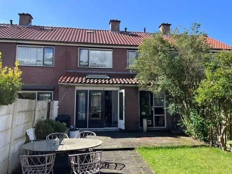 Tussenwoning te koop: Amalia van Solmsstraat 53, Pr. Bernhardstraat en omgeving Dordrecht