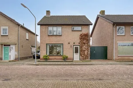 Detached house for sale: Amalia van Solmsstraat 51, Drimmelen Centrum Drimmelen