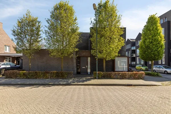 Hoekwoning te koop: Amalialaan 27, Bladel