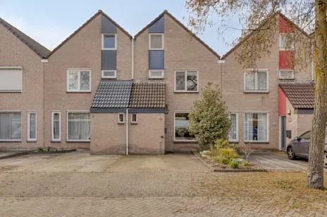 Tussenwoning te koop: Amanietenhof 8, Asten