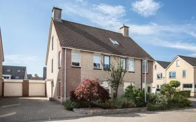 Twee-onder-één-kap te koop: Amarilstoep 2, De Stoepen Assen