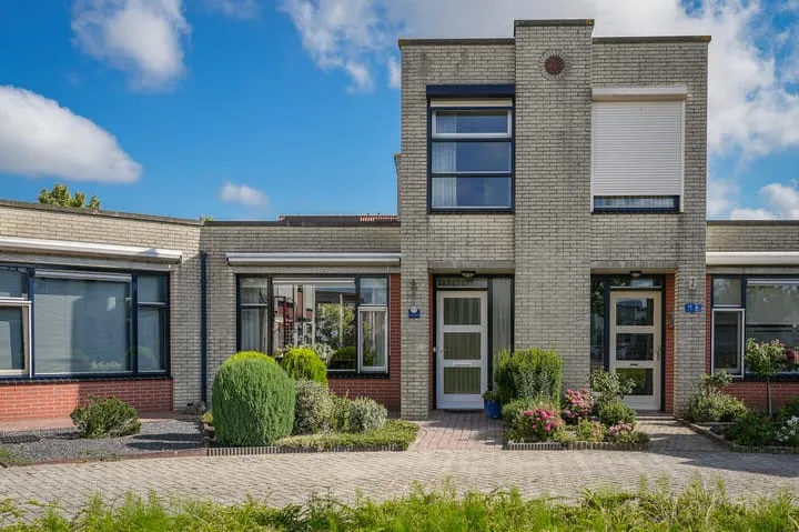 Tussenwoning te koop: Amaryllishof 15, Nieuwendijk Nieuwendijk