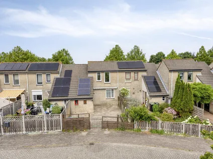 Tussenwoning te koop: Amaryllishof 8, Bloemenbuurt West Almere